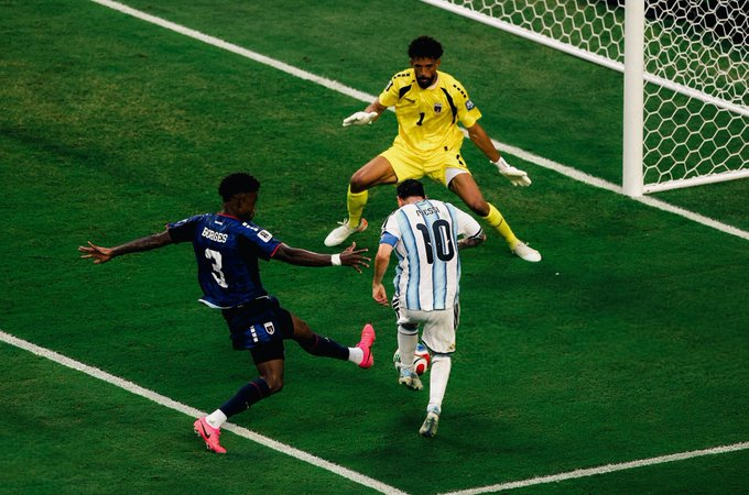 icardo8's tweet photo. 🚨🗣 Vozinha sobre Lionel Messi: 

"Cuando sea un anciano, les contaré a mis nietos cuentos antes de dormir sobre cómo su abuelo jugó contra el mejor jugador de todos los tiempos"  🇦🇷🇨🇻 https://t.co/334ejwigWX