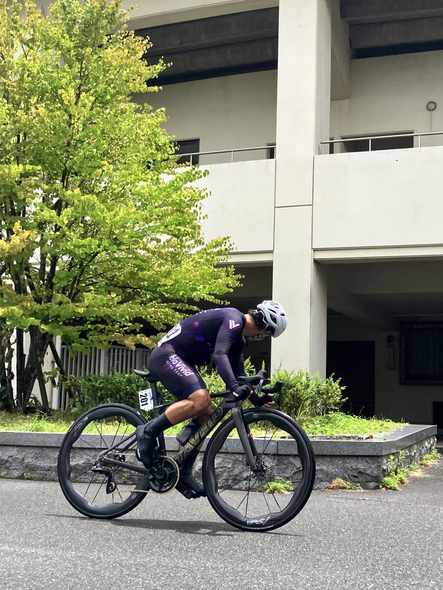 shiu_road's tweet photo. 念願のE1昇格
ここまで来るのに時間がかかってしまっただけに内心信じられなくて投稿が遅れました

やっと実業団最上位クラス
これで堂々と『実業団ニキ』を名乗れます笑

ずっと憧れていた堺クリテ
来シーズンは走れると思うと今から楽しみで仕方ありません https://t.co/4nBwCURa8Y