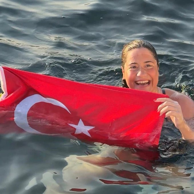 GozuYeni's tweet photo. #Japonya'daki Tsugaru Kanalı'nı 13 saat 44 dakikada geçen Aysu Türkoğlu, bu başarıya ulaşan en genç Türk sporcu oldu. https://t.co/ZOFVapvqwb