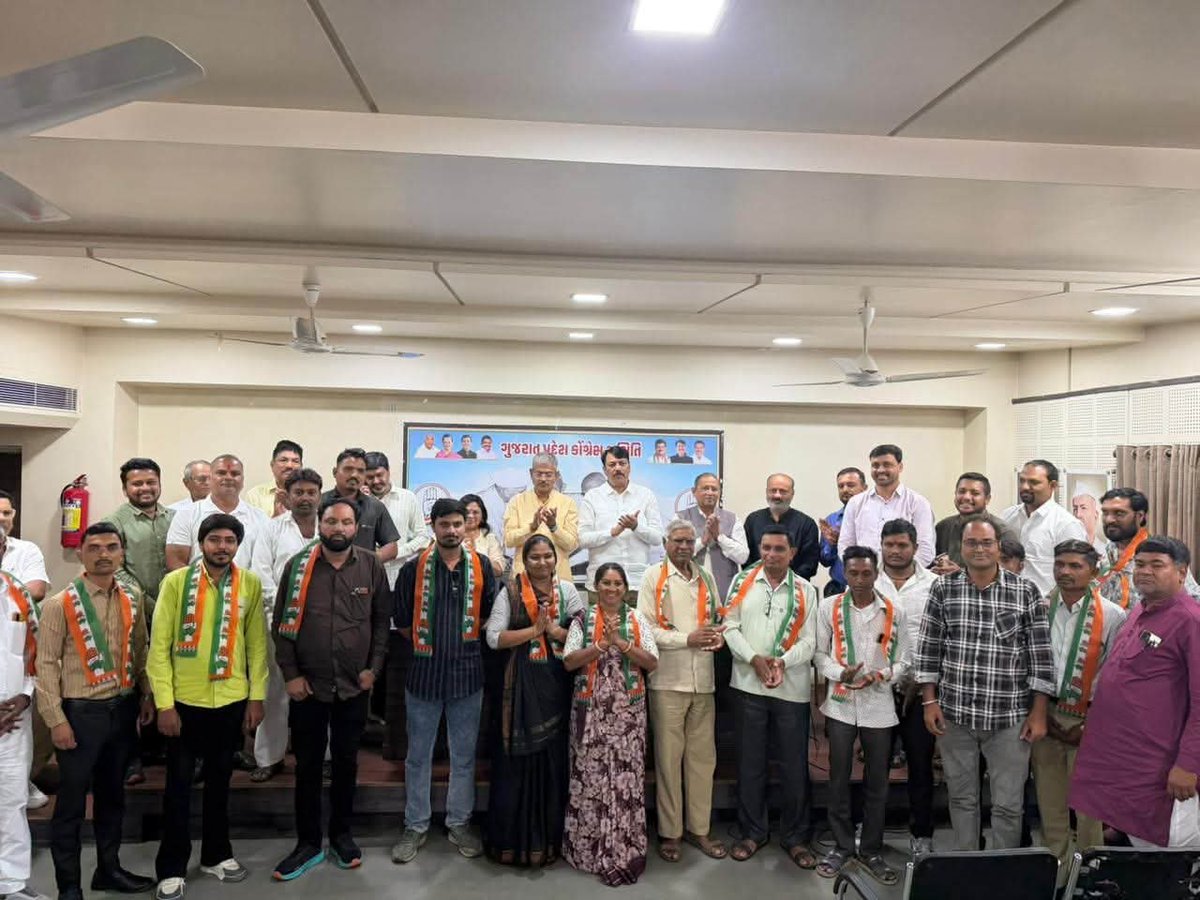 INCGujarat's tweet photo. આજ રોજ બારેજા નગરપાલિકામાં અપક્ષ ચૂંટાયેલા ચાર કોર્પોરેટર અને દસક્રોઈ તાલુકા ના આમ આદમી પાર્ટીના કાર્યકરો ગુજરાત પ્રદેશ કોંગ્રેસ પ્રમુખ શ્રી અમિતભાઈ ચાવડા સાહેબ તથા મધ્યઝોન પ્રભારી અને એઆઈસીસી ના સેક્રેટરી શ્રી રામકિશન ઓઝાજી તથા અમદાવાદ જિલ્લાના પ્રમુખ શ્રી રાજેશ ગોહિલ ની હાજરી માં કોંગ્રેસ પક્ષમાં જોડાયા.