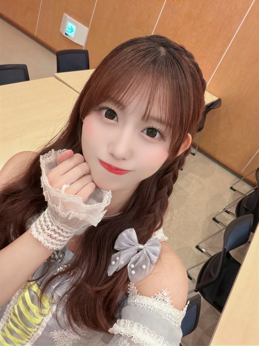 今日はあまりしない髪型DAY💛🩷