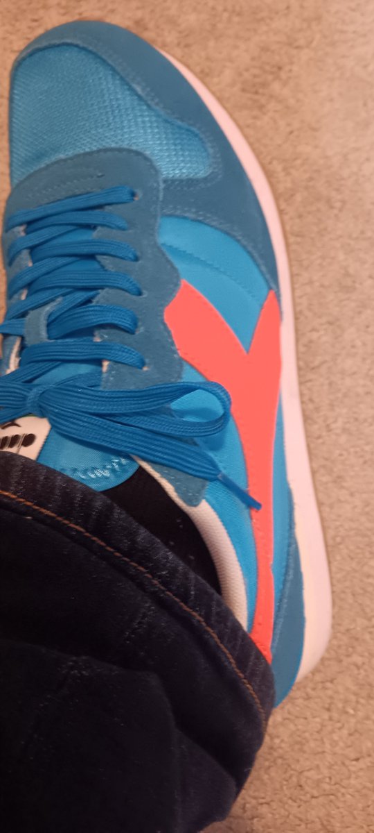 damian_thirsty's tweet photo. @TheTrabMan Orange & blue #diadora camaro https://t.co/jRvax0WzND