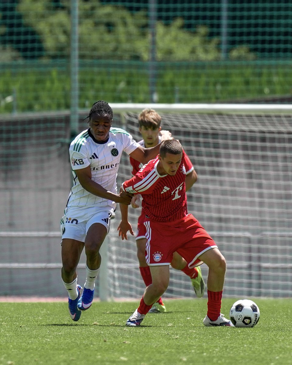 fcbayerncampus's tweet photo. 45' Pause! ⏸️
In einem zweikampfbetonten Spiel tun sich die Amateure lange schwer und kassierten in der Folge zwei Gegentreffer. #Meier brachte den FCB vor der Pause aber wieder ran. Weiter, Männer! 💪
#FCBAmateure #FCBayern | 2:1 🔴 https://t.co/zbbTFWkNG7