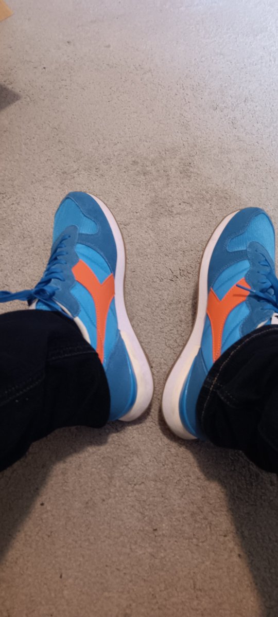damian_thirsty's tweet photo. @TheTrabMan Orange & blue #diadora camaro https://t.co/jRvax0WzND