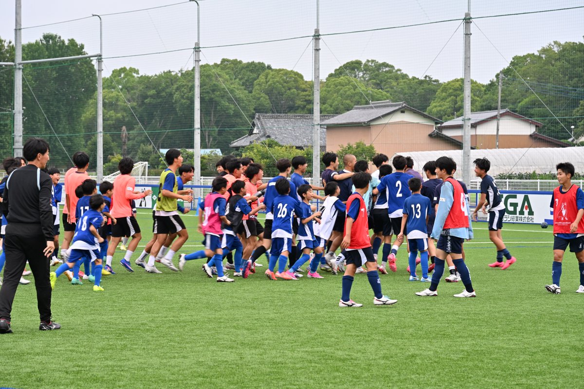 fujieda_19's tweet photo. ユースが導き、ジュニアユースが繋ぎ、ジュニアが追う。
カテゴリーを越えて、学び合い、競い合い、支え合った時間。ラストゲームの決勝ゴールを全員で喜ぶ光景に、新たな一体感の手応えを感じました🤝
近くて遠かった存在を、より身近な関係にして。アカデミーからクラブの育成文化を創っていきます。 https://t.co/GEpO7CmkaW