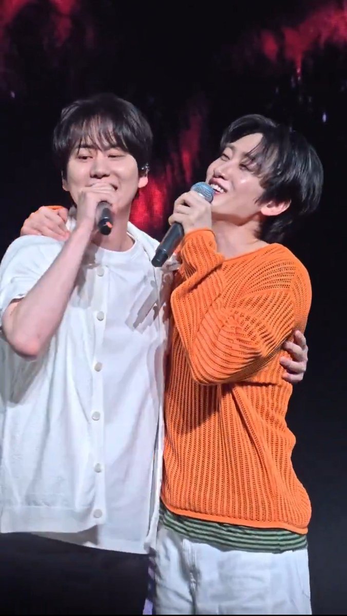 gyuyomi88's tweet photo. waktu Hyuk terpuruk, kata Hyuk, Kyu yang nemenin masuk ke kamarmya,

Kyu muncul di FM Hyuk, timingnya...

mereka berdua ini kaya punya ikatan batin gitu gak sih pada akhirnya?

kalo menarik ke belakang, yang lari nyariin Kyu dan pegang tangannya sambil do'a juga Hyuk

huwaaaaaaa https://t.co/SWkEMRAom9