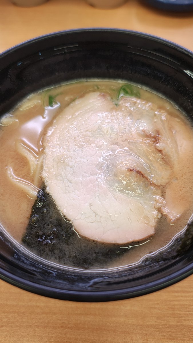 mydeliciousnet's tweet photo. スシローの魚介豚骨ラーメン 「は���し」。食べログで3.77。初めての珍しい味！案外マイルドな味わいでスープが美味しいかも！！関係ないですが、イカ飯美味しいいのでおすすめ～
#はやし #魚介豚骨 #らーめん #��カ飯 #ramen #豚骨 #魚介 https://t.co/o9GbjnvUPU
