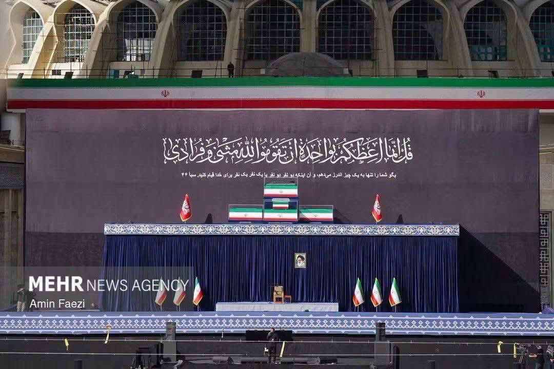 SohailAbbas76's tweet photo. پیکر مطہر شہید رہبر سید علی خامنہ ای کے دیدار کے لیے لاکھوں لوگ تہران میں مصلی امام خمینی (رح) میں جمع ✊

#mundialdefútbol2026  #كاس_العالم_٢٠٢٦ #yağmur #alikhaminai #iran https://t.co/S8jigAtgTx