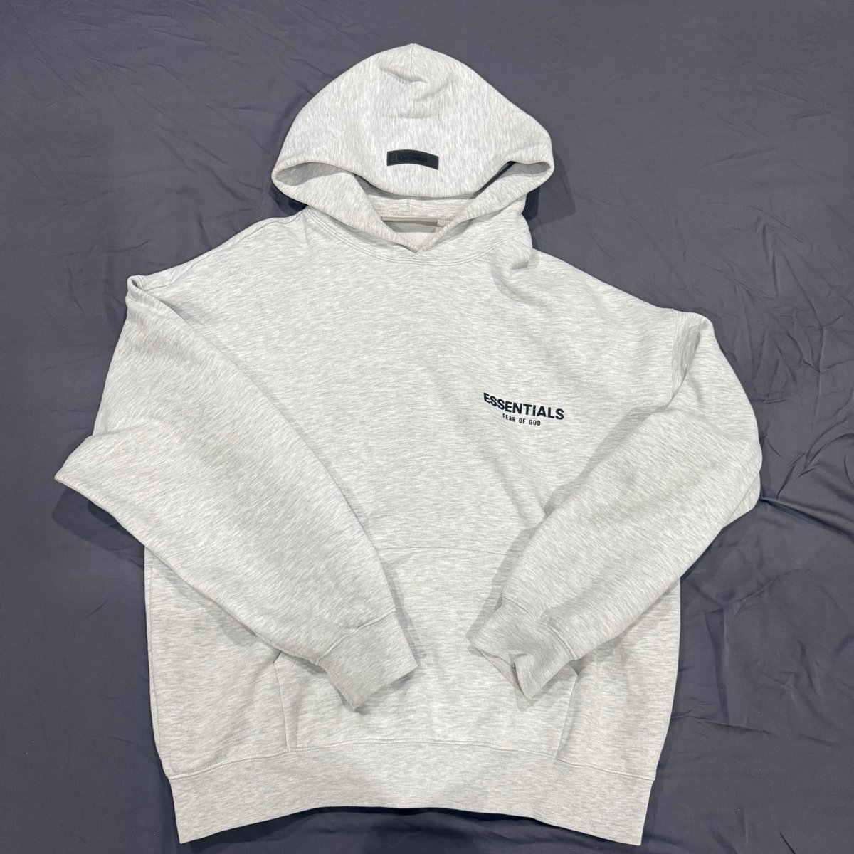 vera_aa8882's tweet photo. ส่งต่อ  essentials hoodie ss22 (m)
มือ 2  พร้อมโอน 2800 ไม่มีอปก นัดรับรังสิตได้ค่า

#ส่งต่อessentials #essentialsthailand #stussythailand #essentialsมือสอง #ส่งต่อessential #ส่งต่อstussy #ส่งต่อfearofgod #ส่งต่อเสื้อผ้า #fearofgod https://t.co/BKLPyqVrl0