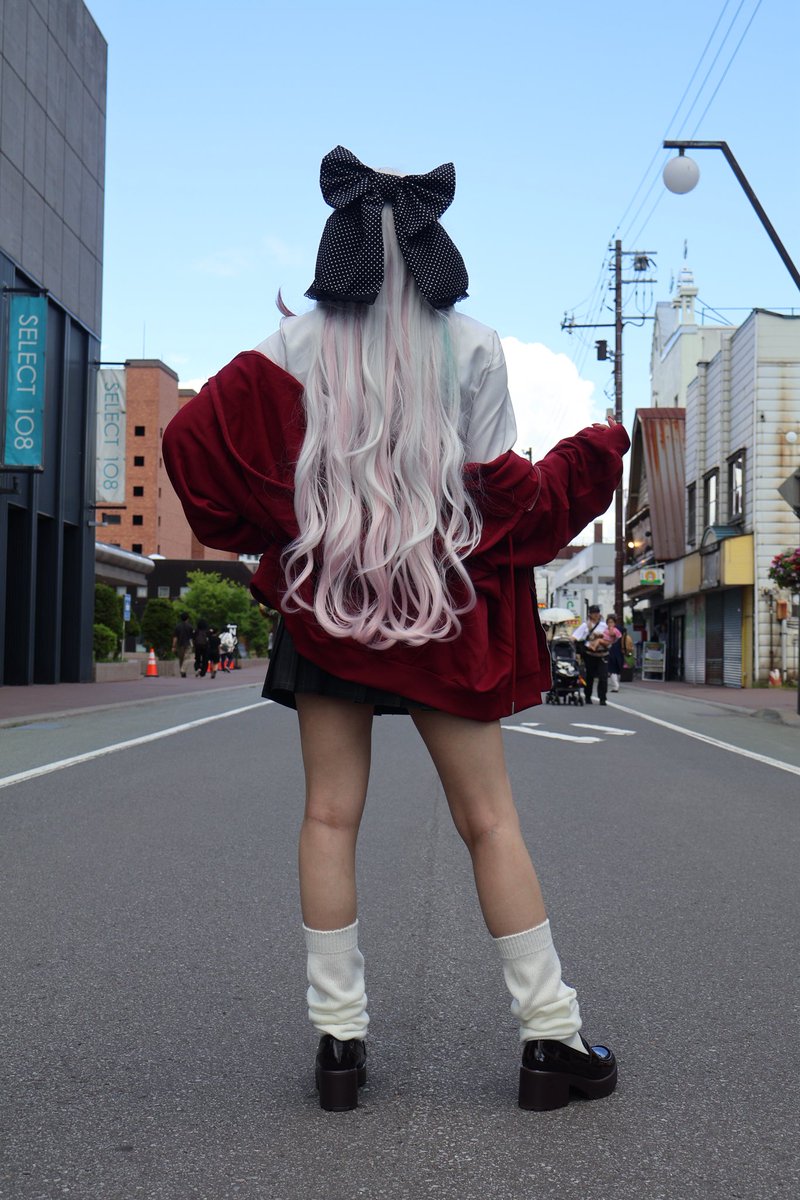 rai___cos's tweet photo. 石神のこのデカリボンがめちゃくちゃお気に入りでぇ！！！！前からでも見えるくらいデカくしたいって話したら作ってくれた春日さん本当にありがとう😭💖🌈
#TMAF #TMAF2026 https://t.co/QJnlyeIzRB
