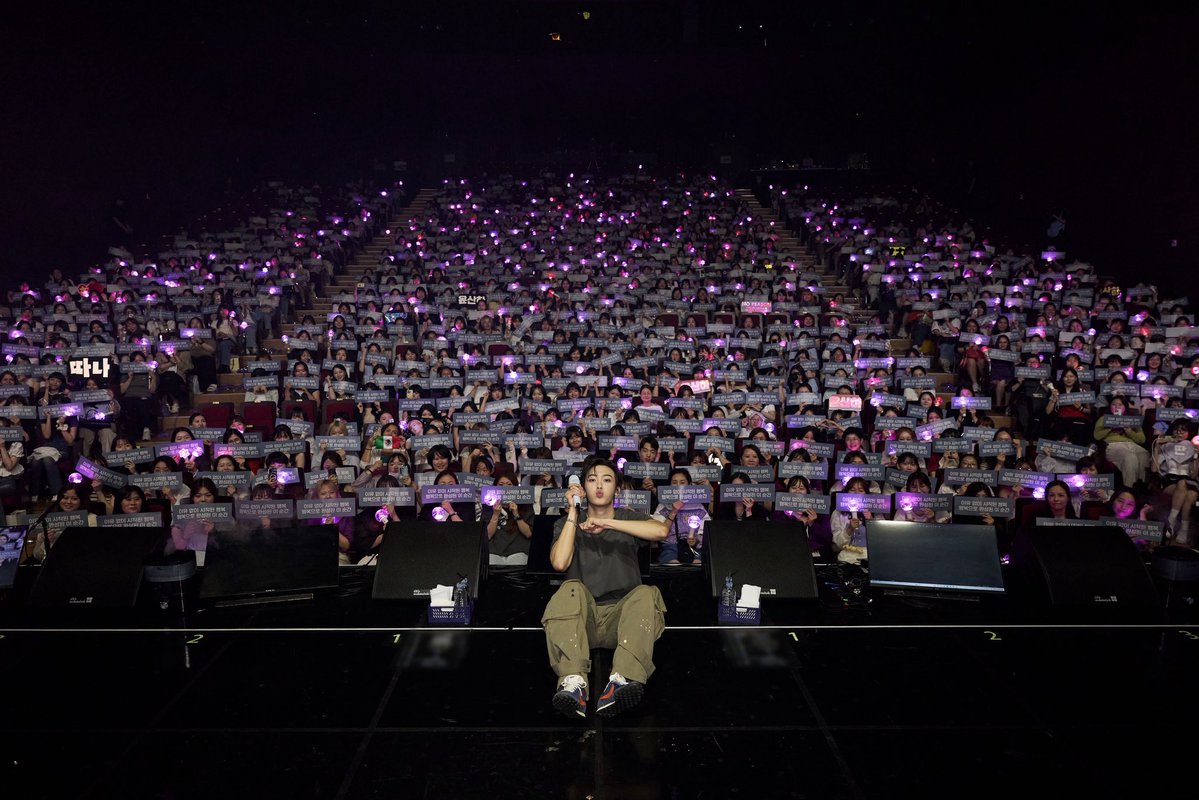 YOONSANHA_offcl's tweet photo. [📸]

260704 2026 YOON SAN-HA FANCON
#JUST_NO_REASON

행복이라는 단어를 완성해준 아로하와💜

#윤산하 #YOONSANHA https://t.co/JgV7m8GU8X