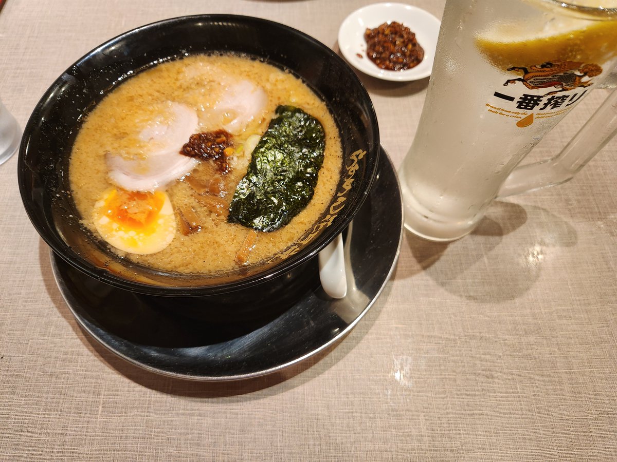 submirin550's tweet photo. 今宵も豪遊でございまする🍜🍺 https://t.co/RhvQ6dCVmM
