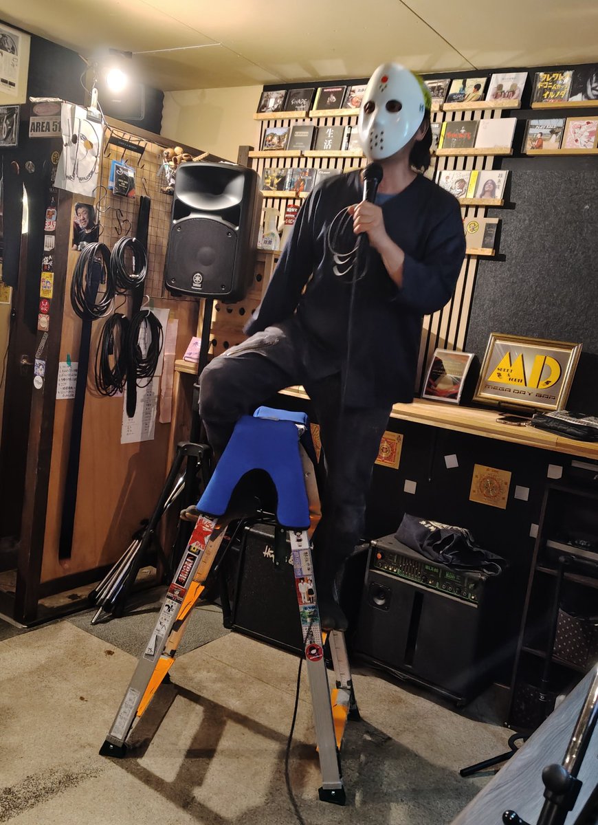 mega_dry's tweet photo. 続きましてぇ～4番手、教祖仮面！
毎度さすがの脚立さばき🪜
これぞ職人芸！ https://t.co/r412a4vdWy