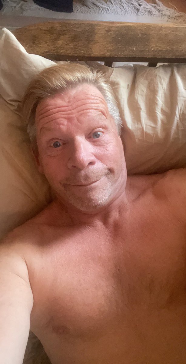 FholleJan's tweet photo. Ryggskott är lika med
Antingen små promenader eller ryggläge https://t.co/5CpKWeBNTj