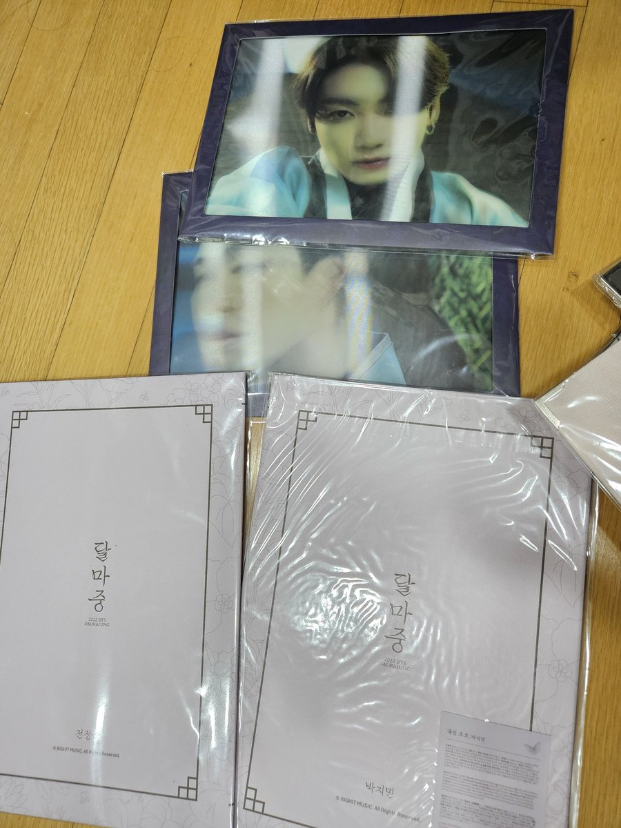 nyangdo123's tweet photo. 방탄소년단 프리미엄 포토 프포 렌티큘러 포토 미개봉 양도
sell bts sealed premium photo 
정국 지민 단체
jk jm jungkook jimin
달마중 럽셀콘 스픽콘 일본 파이널 퍼투댄 맵솔콘 방방콘 윙파콘 https://t.co/cVU0jXyRuI