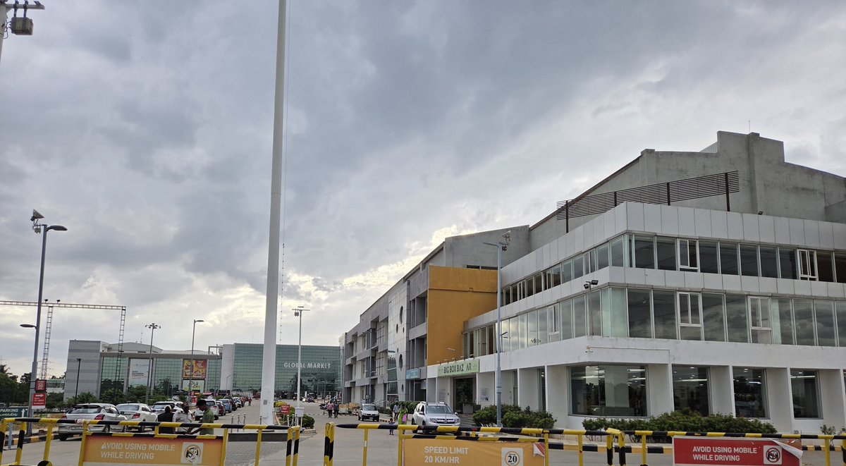 AnanthOnTrack's tweet photo. Texvalley, on the outskirts of Erode - a textile mall!

And in the #Fifawordcup2026 season, such T-shirts of the stars seem to sell easily! https://t.co/RVEC0eYpQH