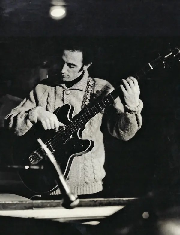 F3hvu6kKTYXcOAF's tweet photo. There is no such thing as a hopeless situation. People only become desperate about situations.
#RickLaird
#RIP
#RickLairdMahavishnuOrchestra - Meeting Of The Spirits - You Know You Know
Live at The BBC 1972.
https://t.co/uBdQRLqT9D https://t.co/28qs0DCbcR