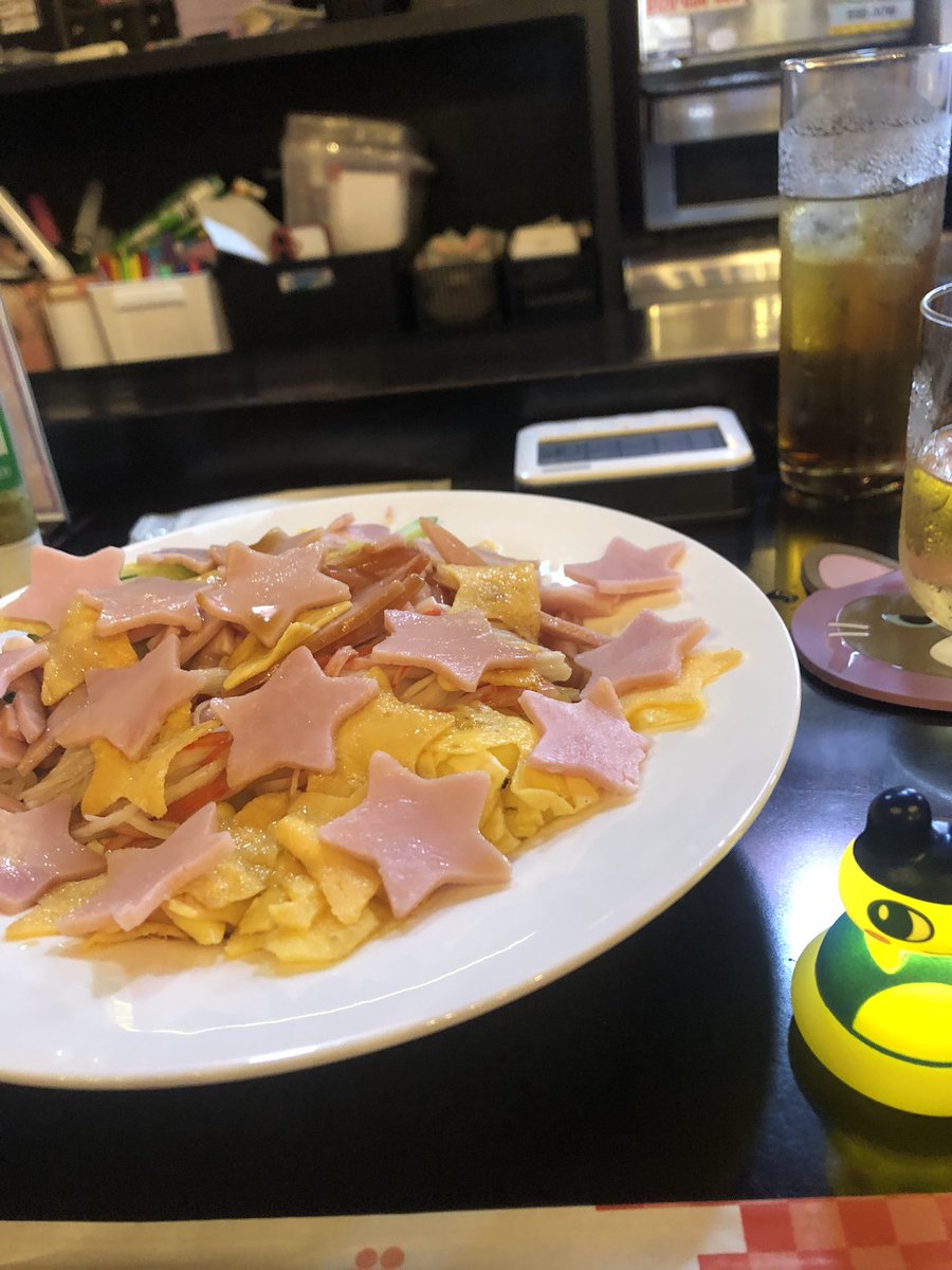 1242sato's tweet photo. みけねこカフェ秋葉原店での「天の川で待ち合わせ」イベントフードのキラキラ冷やし中華です。具沢山の冷やし中華です。美味しく頂きます^_−☆ https://t.co/XVVA0gCpvS
