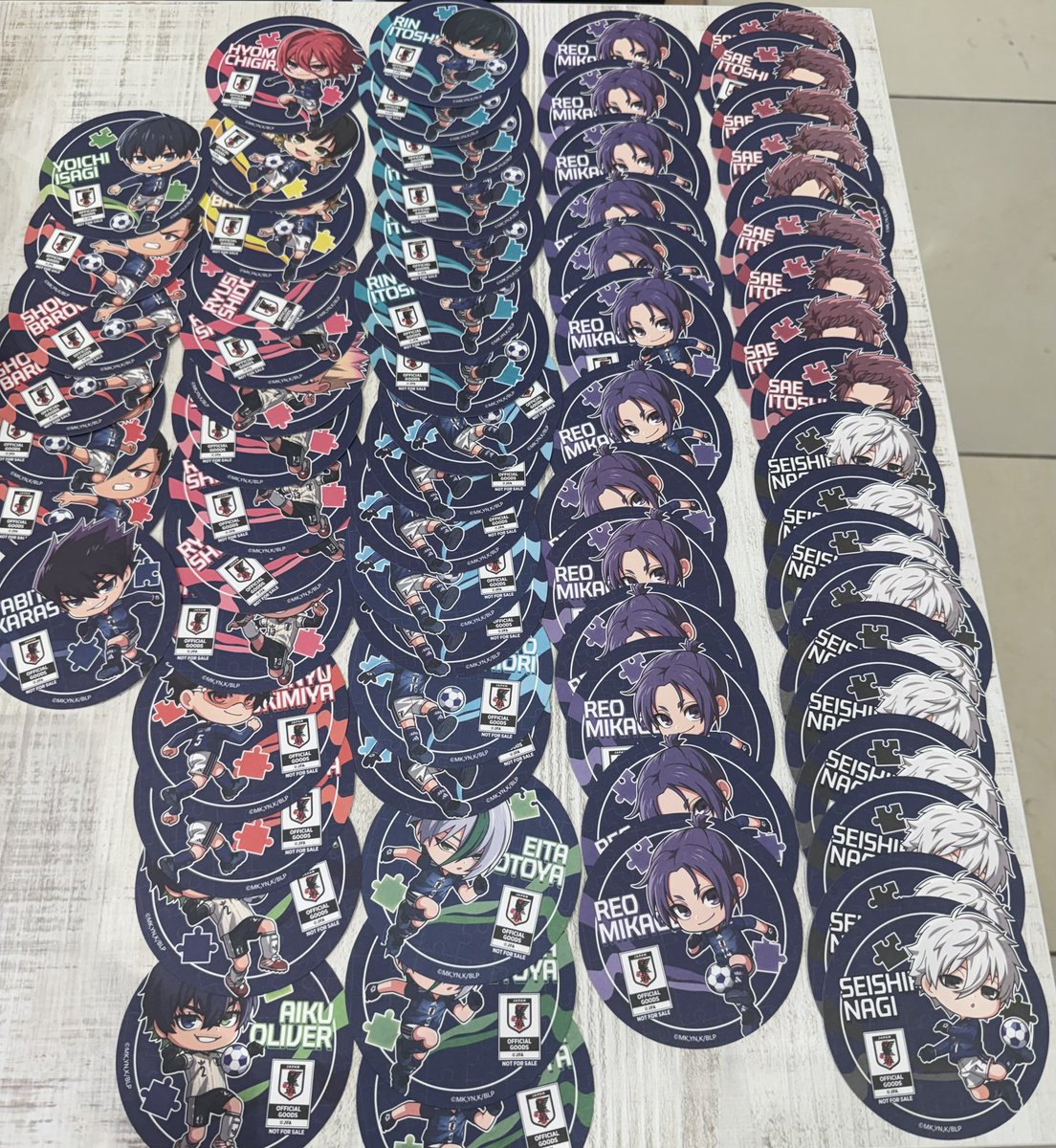 sakusaku_ranbo_'s tweet photo. お豆腐メンタルすぎる、涙こぼれた

ららぽで頑張って沢山集めてたのですが、ブルロ知らないおば様が、
「沢山集めて大変ねぇ
私これ同じの出ちゃったら、えーっとどれでもいいなこれ頂戴この紫｣って玲王持ってっちゃって、心折れちゃった🥹涙

心折れちゃったので、
凪玲王も同異種交換出します。泣 https://t.co/p6aPNs6H2f