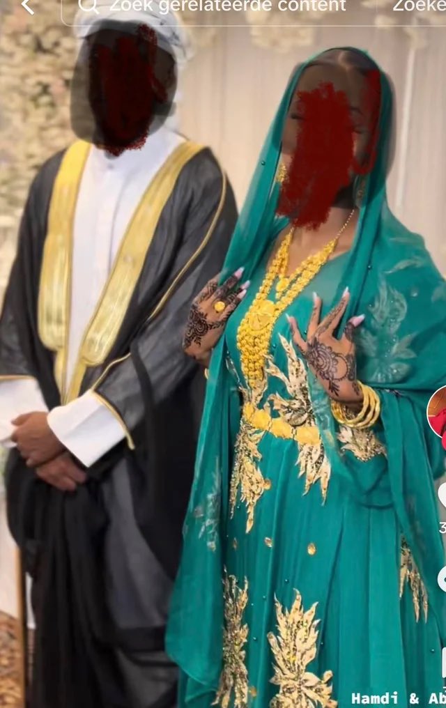zhr3rb's tweet photo. شعوبية ولا مو شعوبية؟ 

عقود طويلة يشاركونا في لباسنا العربي رجال ونساء وما اتهمناهم بالسرقة ولا تعنصرنا عليهم والان عشان فستان "مصنوع بموقع صيني مو موضح اصله" وصلت لسوالف ابو لهب ! https://t.co/LNSwN4zz4N