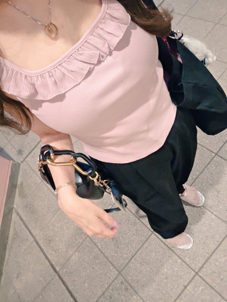 yukity0901's tweet photo. 今日のコーデ✨
最近買ったピンクトップス🩷
CKジョングクのノベルティバック😍
もちろんとぅぎちゃんも連れて… https://t.co/tRS3TgGeWh