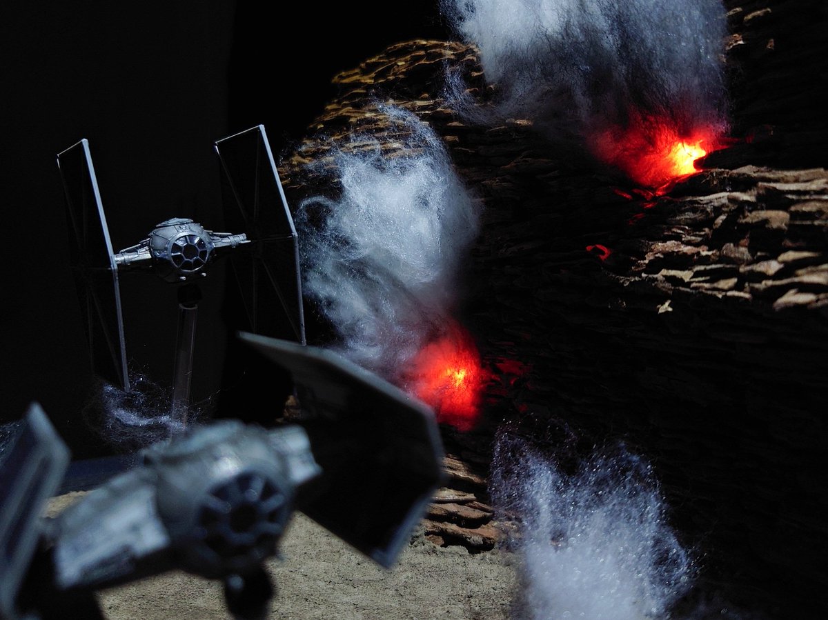 nnkkgunpla's tweet photo. ライトアップで、チェイスシーンの緊迫感を演出🎬️

#スターウォーズ #starwars #ジオラマ https://t.co/GwyhfQ38W4