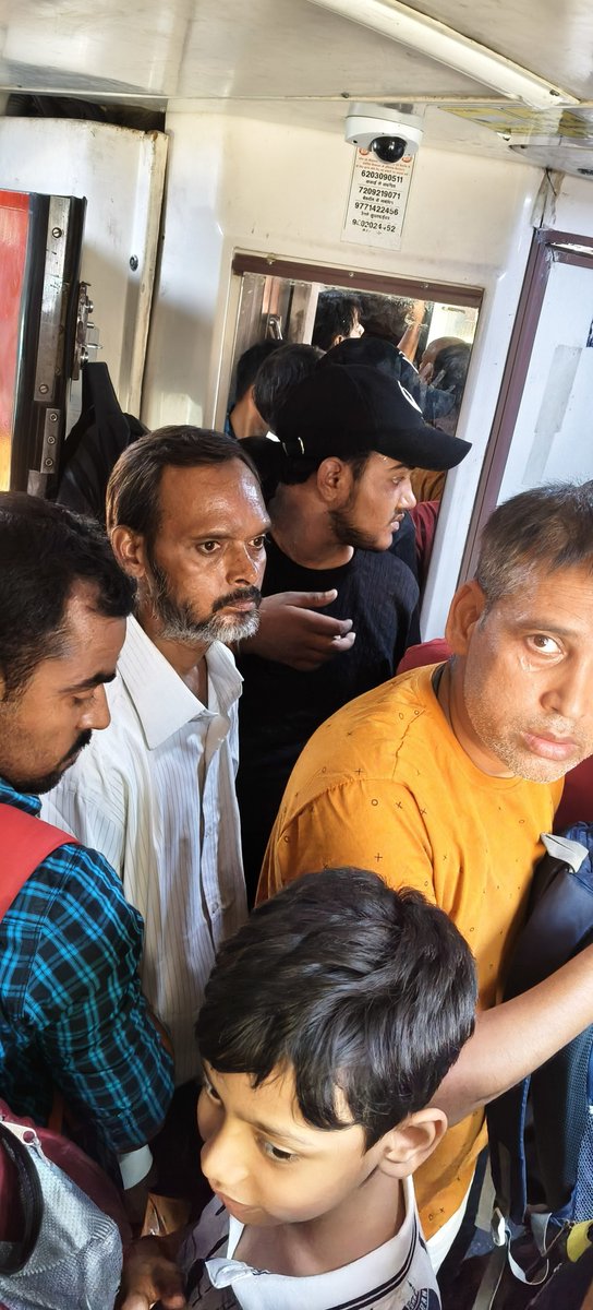 SaquibNeshat's tweet photo. @RailwaySeva @drmdnr Ye haal hai bathroom ke pass ....mtlb General se v bura haal hai complete hostage situation hai https://t.co/RXd5lecYFW