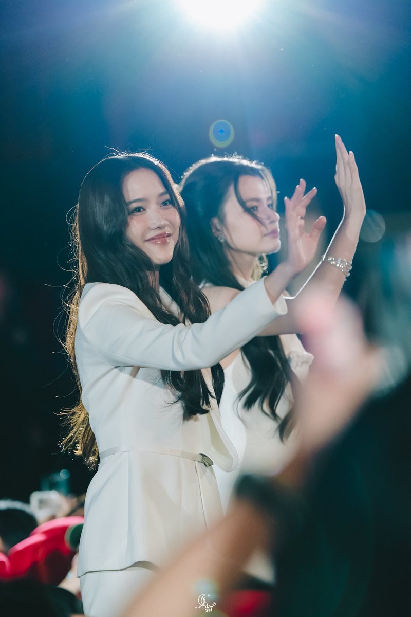 freenxbecbec's tweet photo. the pictures from today are so beautiful 

THE AIR FINAL EPISODE
#เสน่หาวาโยตอนจบ https://t.co/WVR0CTVLN0