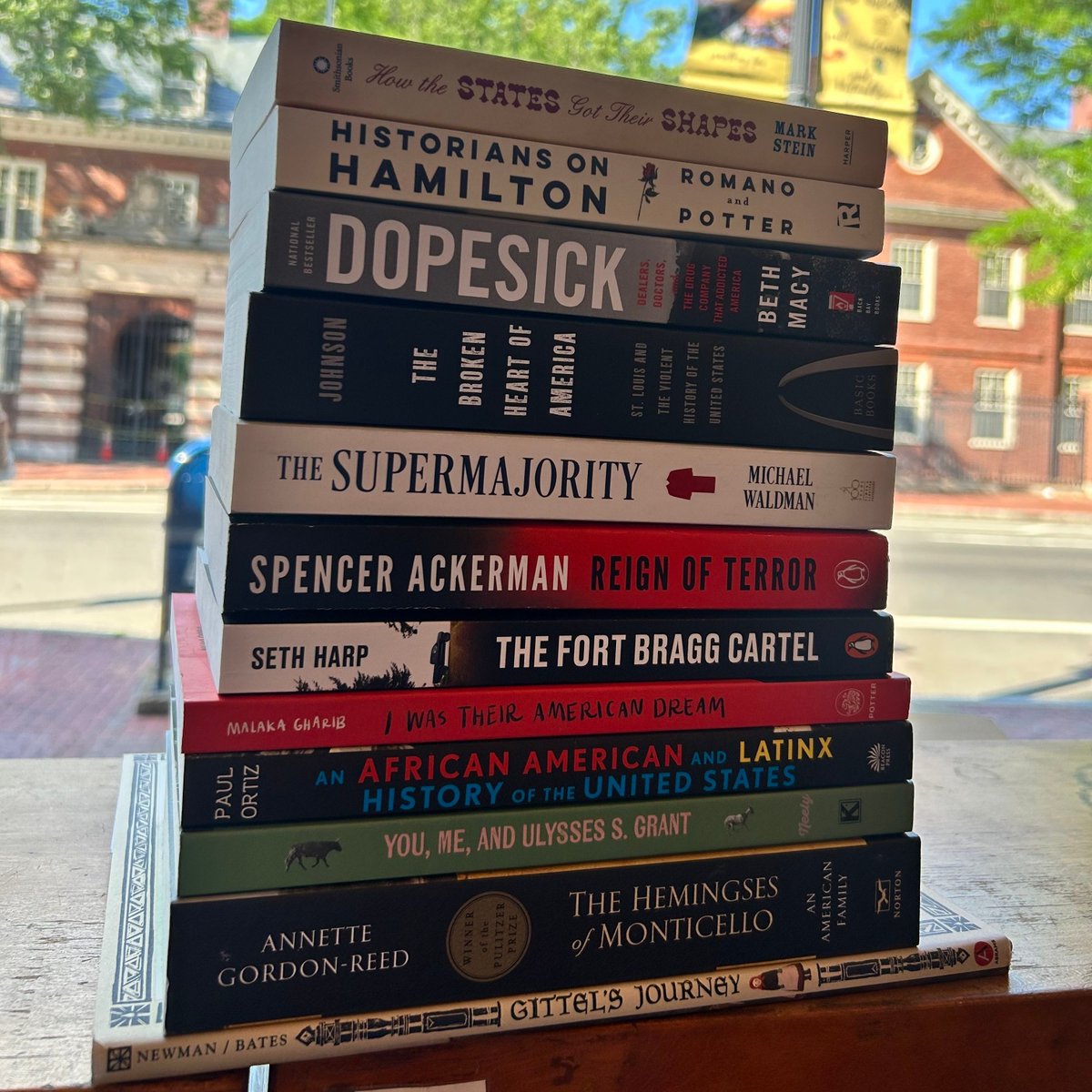 Harvard Book Store tweet media