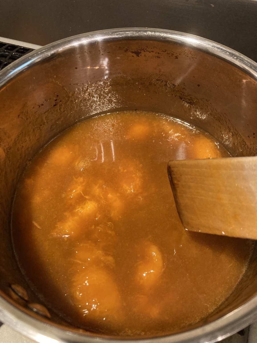 manasancarving's tweet photo. 砂糖なくて黒糖いれたら、カレーにしか見えない😇
※あんずジャムを作ってます https://t.co/3P8QhHCKJL