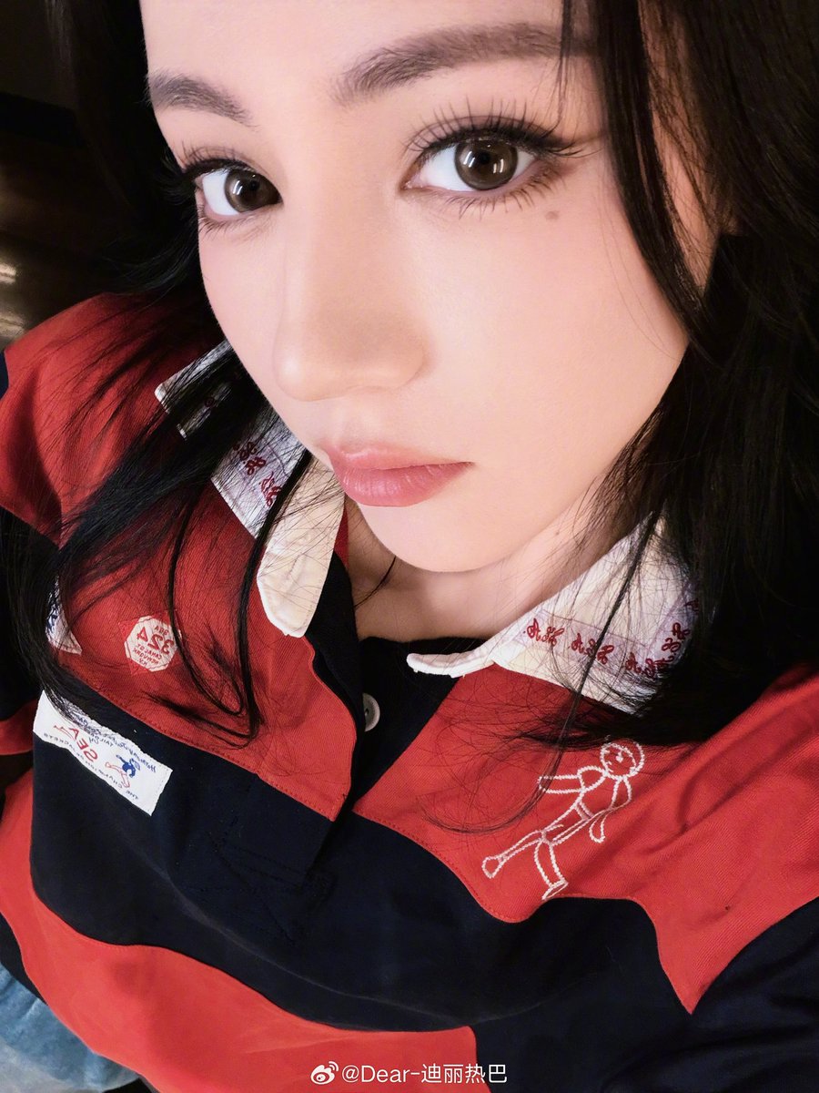 DilrabaS2's tweet photo. 어제는 패총의 얼굴로 나타나놓고 오늘은 이런 커염띠기 셀카를 주는 여성 너무 좋지🤭 https://t.co/ORieHda85i