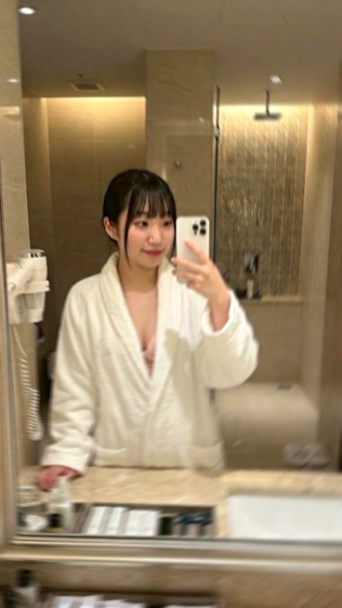 from_axt's tweet photo. 真面目に彼氏募集です！
わたしかわいくないけどそれでもいいって人フォローとDMください🙇

年齢:20歳
タイプ:歳上（何歳でも！）
遠距離🙆‍♀️

#彼氏募集中 https://t.co/40SmiYYBz0