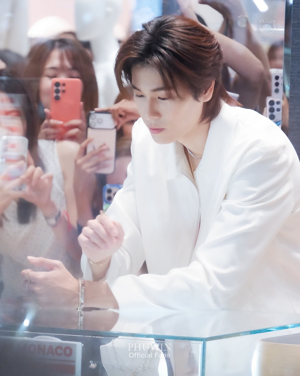 PhuwinOfficial's tweet photo. ✧˖°. #APMMonacoTHXPhuwin

เหมือนมาดูกิจการ 💎

PHUWIN APM ETE26

❥@phuwintang🍯
#phuwintang https://t.co/GDEujv4ETd
