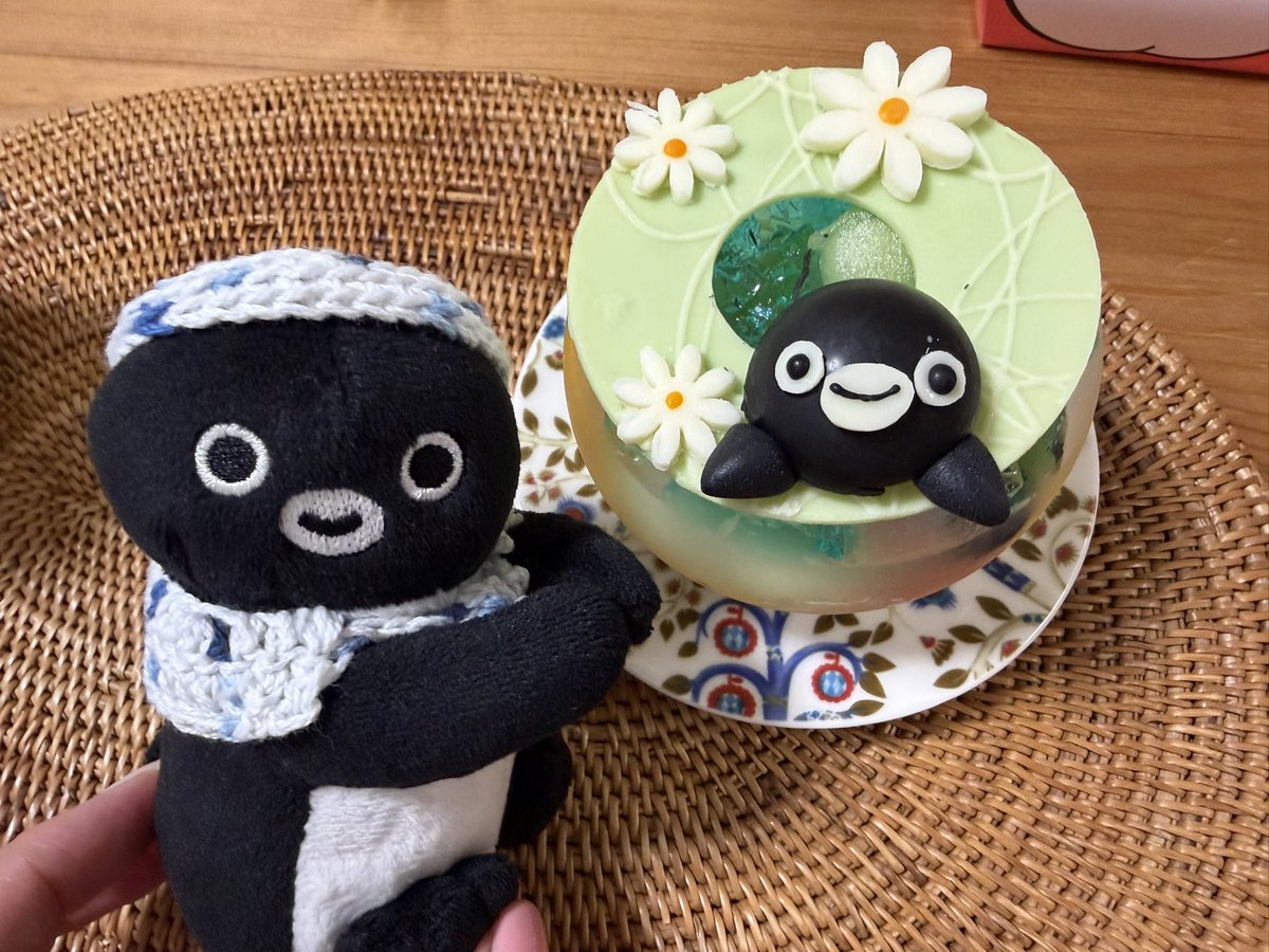 kiyoi1979's tweet photo. 今日のおやつ発表ぺんぎん！
メトロポリタンのゼリー美味しいよねぇ🤤
1ヶ月前に予約したもっちゅりんも🍩
（1ヶ月後には予約しなくても買えるようになってた笑） https://t.co/YCibv7gOHa