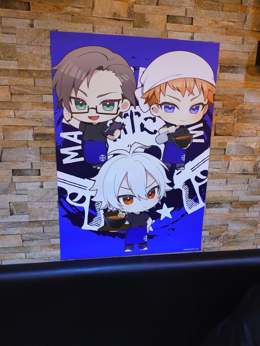 tez_tetsu's tweet photo. 本日の壱角家さん。
朝一は渋谷！
慣れない中頑張って提供してくれてありがとうございました。
また、ハマの展示の前の席に座ってた外人さんお二方。写真撮らせてって頼んだら快く体屈めて横にズレてくれました。
優しい皆さんありがとう💙 https://t.co/YHtjm9Iqaq