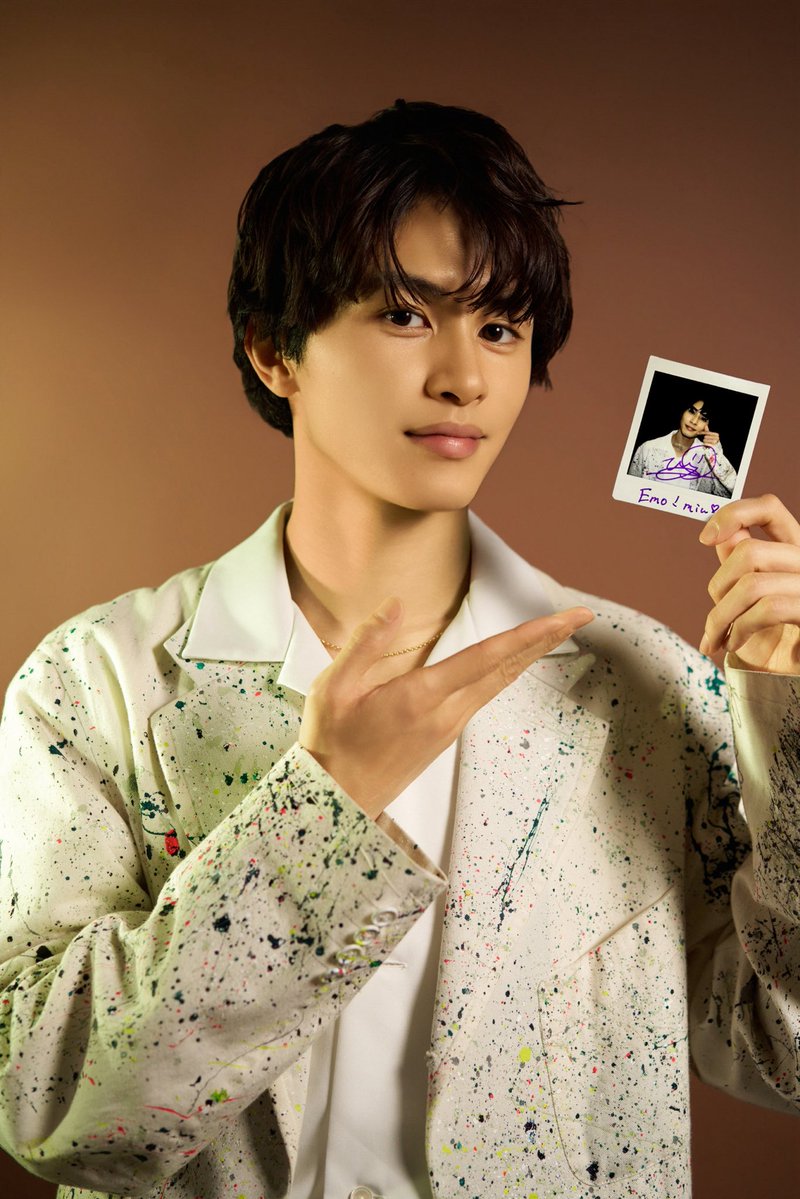 Emo_miu's tweet photo. ＼✨プレゼント✨ ／
#草川拓弥 インタビュー記念！
直筆サイン入りチェキを【1名様】に💜
@shineba_movie @takunico_staff
@sd_bt #映画死ねばいいのに
#超特急 #Emomiu

応募方法は
①@Emo_miuフォロー
②この投稿と上の投稿をリポスト
〆切／8月3日
 
⏬詳細
🔗https://t.co/ZijCoVF1Gf https://t.co/6mj2dpdODK