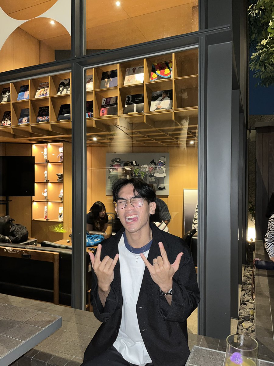 ghoergeous's tweet photo. Bandung, what’s good? https://t.co/gLvQlK7wow