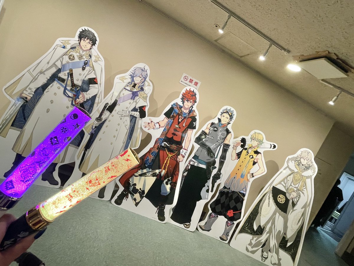 tpamsky's tweet photo. 一気に10年前戻った〜😭😭😭烈！ロック！しまくった⚡⚡⚡
幕末Rock今見ても心から楽しいし熱くなるしパネル芸さすがだしꉂ🤣𐤔𐤔あと、我ら女優らのペンラがほんとに10年ぶり？並に揃ってて、みんな待ち望んでるだなぁ思った🥹
令和の幕末Rockやりましょう！！やらせてください！！
#超歌劇応援上映会 https://t.co/zKJXGwwyC4