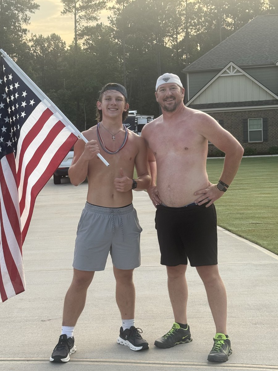 Cayleb_Clamser's tweet photo. 4TH OF JULYYY🇺🇸🦅🔥🇺🇸🦅🔥    2 mile run this morning getting that American spirit in for tonight. Happy 4th everyone!! Putting in the work AND celebrating the BEST COUNTRY IN THE WORLD! “God bless our troops, God bless America, AND GENTLEMEN! START! YOUR! ENGINES!” - Kevin James https://t.co/9SE6IQRQPD