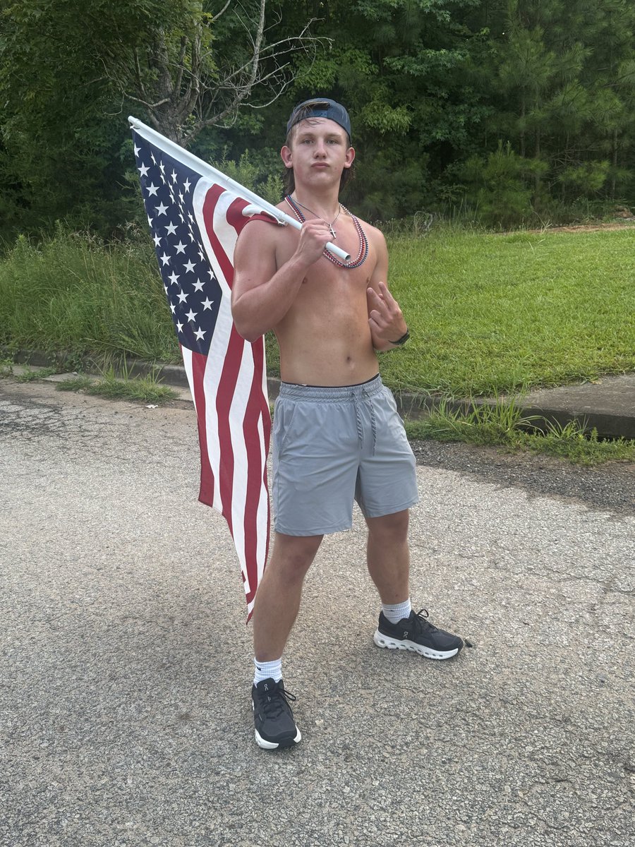 Cayleb_Clamser's tweet photo. 4TH OF JULYYY🇺🇸🦅🔥🇺🇸🦅🔥    2 mile run this morning getting that American spirit in for tonight. Happy 4th everyone!! Putting in the work AND celebrating the BEST COUNTRY IN THE WORLD! “God bless our troops, God bless America, AND GENTLEMEN! START! YOUR! ENGINES!” - Kevin James https://t.co/9SE6IQRQPD