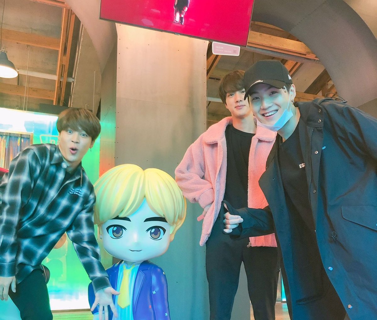 VLifeToDo's tweet photo. 사진찍는데 방해하는 강아지들 여전함ㅋㅋㅋㅋㅋㅋㅋ https://t.co/KAefzImJZg