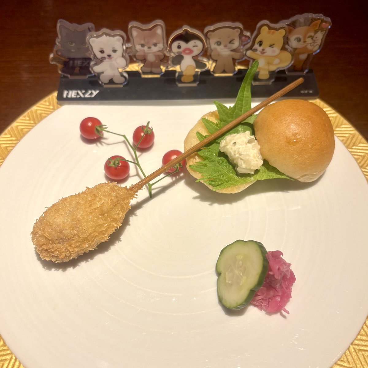 secchiee1's tweet photo. BDお祝い第2弾🥂
🐧🐈⬛🐻❄️🐾🦌🐿️🦦をお供を引き連れて🤭
今夜はパパさんも一緒に😉
場所は仲良しの銀座の串揚げ屋さん❣️
#NEXZ #NEX2Y #BDdinner https://t.co/YcLuuIJ3X3