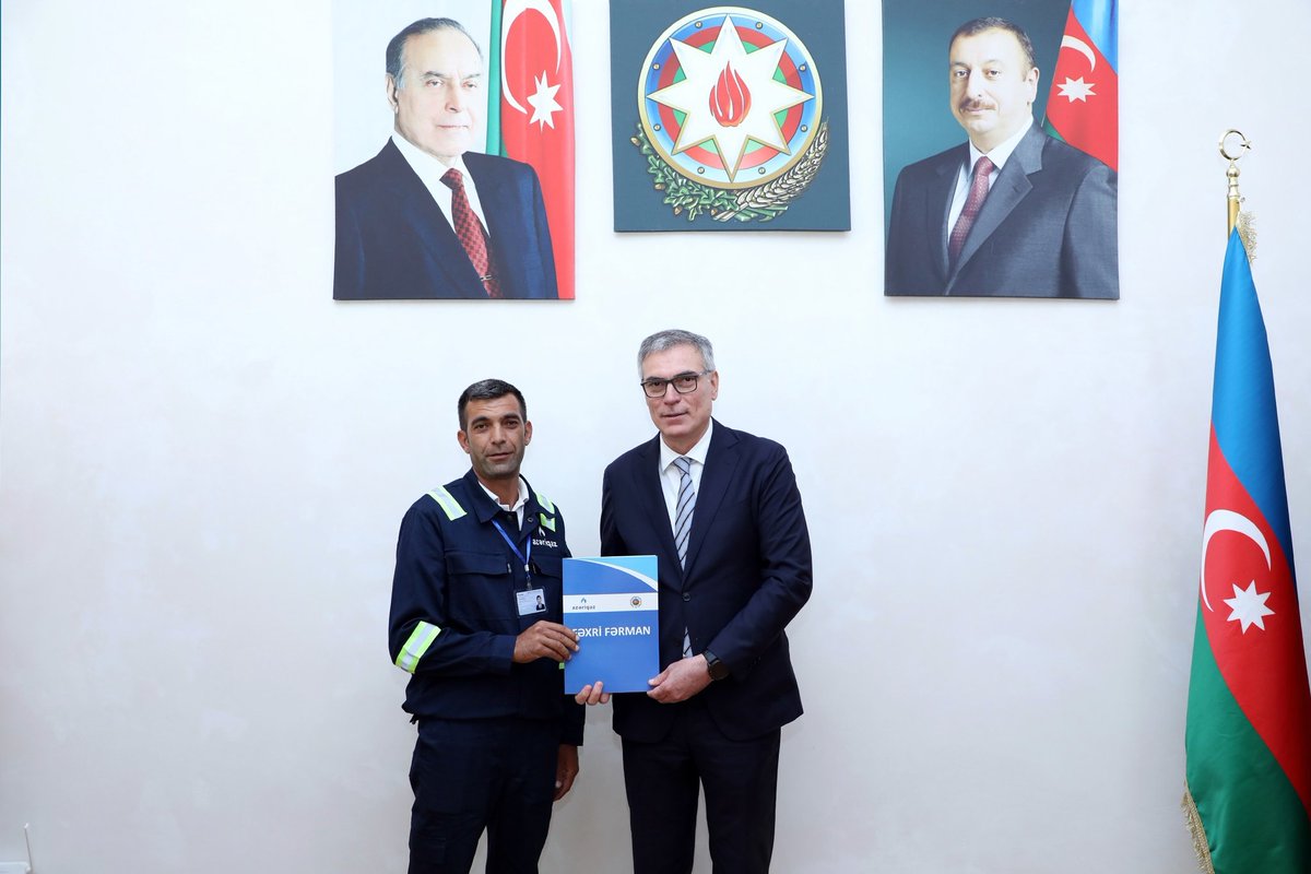Azerigas's tweet photo. Ağsu RQİİ-nin əməkdaşları təltif edilib.

🔗DAHA ƏTRAFLI: https://t.co/bkxszyTmrB https://t.co/sl3Wusx3GY
