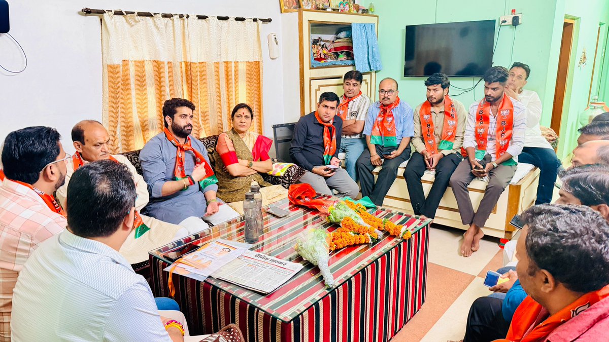 Gaurav_BJP12's tweet photo. आज शहडोल जिले के किरण टॉकीज शक्ति केंद्र पर आयोजित डिजिटल लर्निंग प्रशिक्षण अभियान में सहभागिता कर कार्यकर्ताओं से संवाद किया। 

इस अवसर पर जिला अध्यक्ष आदरणीया श्रीमती अमिता चपरा जी उपस्थित रही। 

इस दौरान डिजिटल प्लेटफ़ॉर्म के प्रभावी उपयोग, संगठन को तकनीकी रूप से सशक्त बनाने.. https://t.co/ICwJqw3N7K