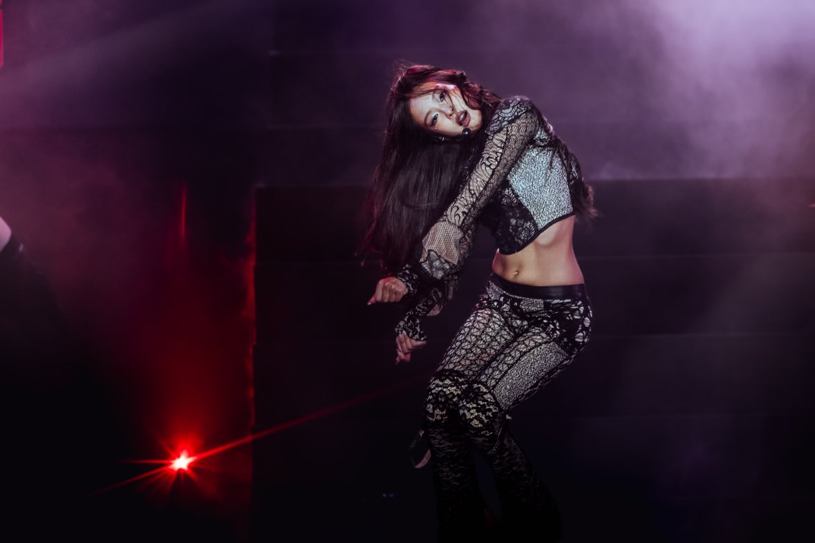 NEWSJENNlE's tweet photo. 📝260704 Yde News praises #JENNIE's Roskilde performance 

"Jennie Set the Orange Stage on fire.

On Friday night, Roskilde Festival was transformed into a dazzling K-pop universe as the South Korean superstar took over the festival's biggest stage with fiery visuals, powerful choreography, undeniable attitude and a crowd that went absolutely wild from the very first moment.

It was grand, polished, sexy, elegant, and exceptionally well-produced. Jennie didn't just come to sing. She came to own the stage.

With BLACKPINK behind her and her solo album Ruby at the forefront, she delivered a performance where pop, fashion, and fan energy fused into an international festival spectacle amid the dust of Roskilde."

Read the full review here: https://t.co/P6RYjVekrm