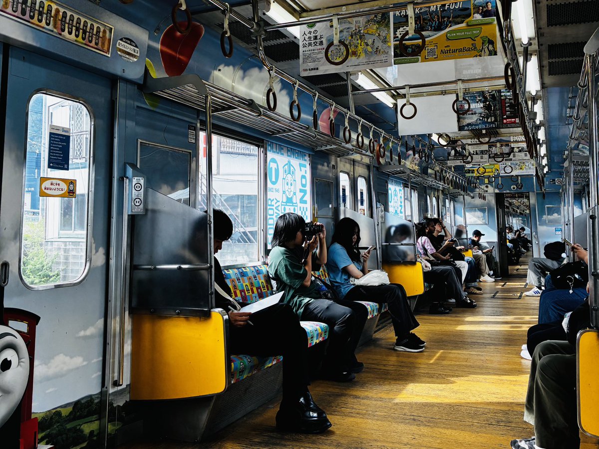 STTraveler's tweet photo. The Thomas Land 25th Anniversary Train is a themed train operated by Fujikyu Railway along the Fujikyuko Line in Yamanashi Prefecture 🚞

#トーマスランド25周年記念号 https://t.co/Gieq5648fm