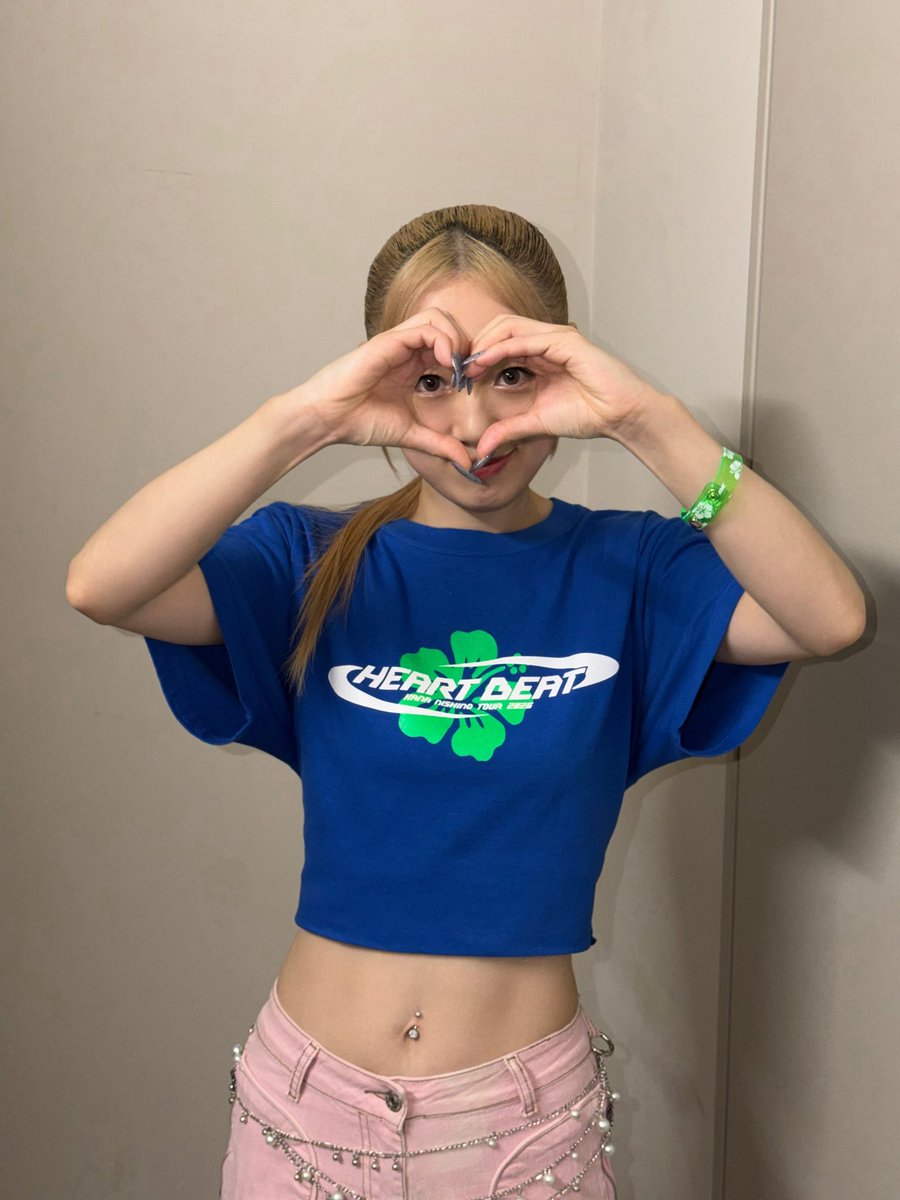 aika___318's tweet photo. 腹筋やばぁ🥹🥹🥹
ほんまに37歳？？

My Placeでインスタ投稿してるの感動😭💞 https://t.co/MTmoKWKEIm