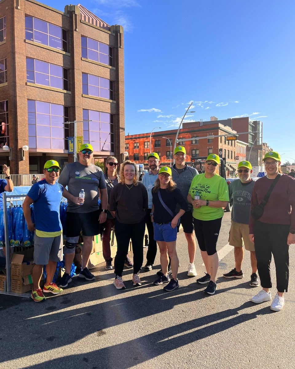 Edm_Marathon's tweet photo. Great volunteers make great race days 🏃‍♂️
Be part of the energy, the cheers, and the unforgettable moments.
Volunteer for the Edmonton Marathon.
👉 Sign up today.

https://t.co/1tNuYq2kXR https://t.co/vZQzPUlXau