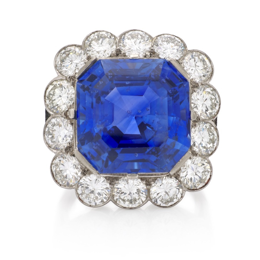 easyliveauction's tweet photo. ✨ Discover an exquisite collection of fine jewellery, featuring stunning rings, necklaces, bracelets, earrings &amp; more!

💎 Jewels Auction
🗓 Mon 6th July | From 1:45pm CEST
📍 Wannenes Art Contact | 353 Lots

👉 Explore the catalogue: https://t.co/U5pcBWX1cC

#LuxuryJewellery https://t.co/QixDYi5LYw