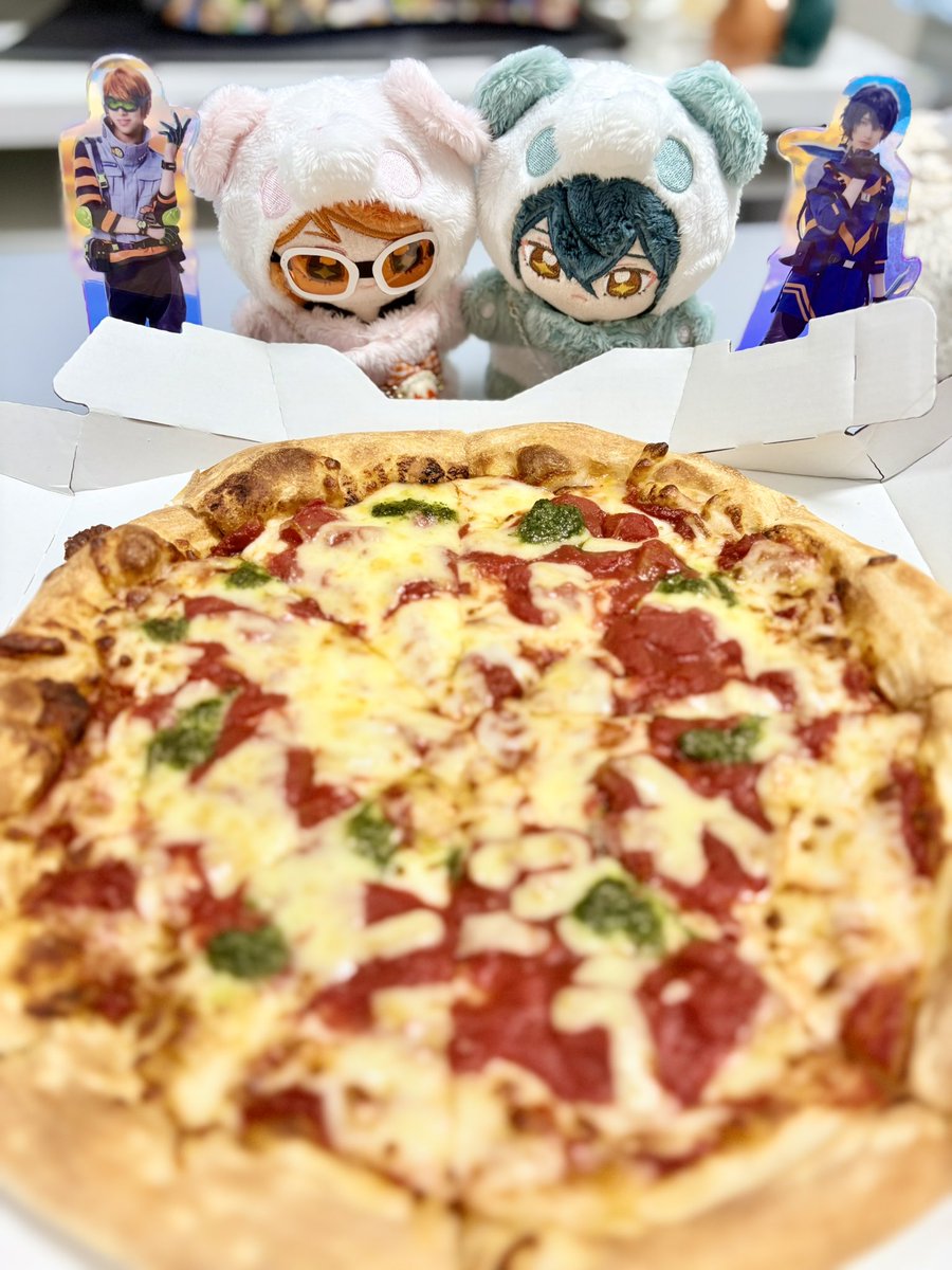 N8S2_4018O2's tweet photo. エリステND初観劇の後はやっぱこれしかないよね！🍕🫶✌️ https://t.co/Ga34XMYo39
